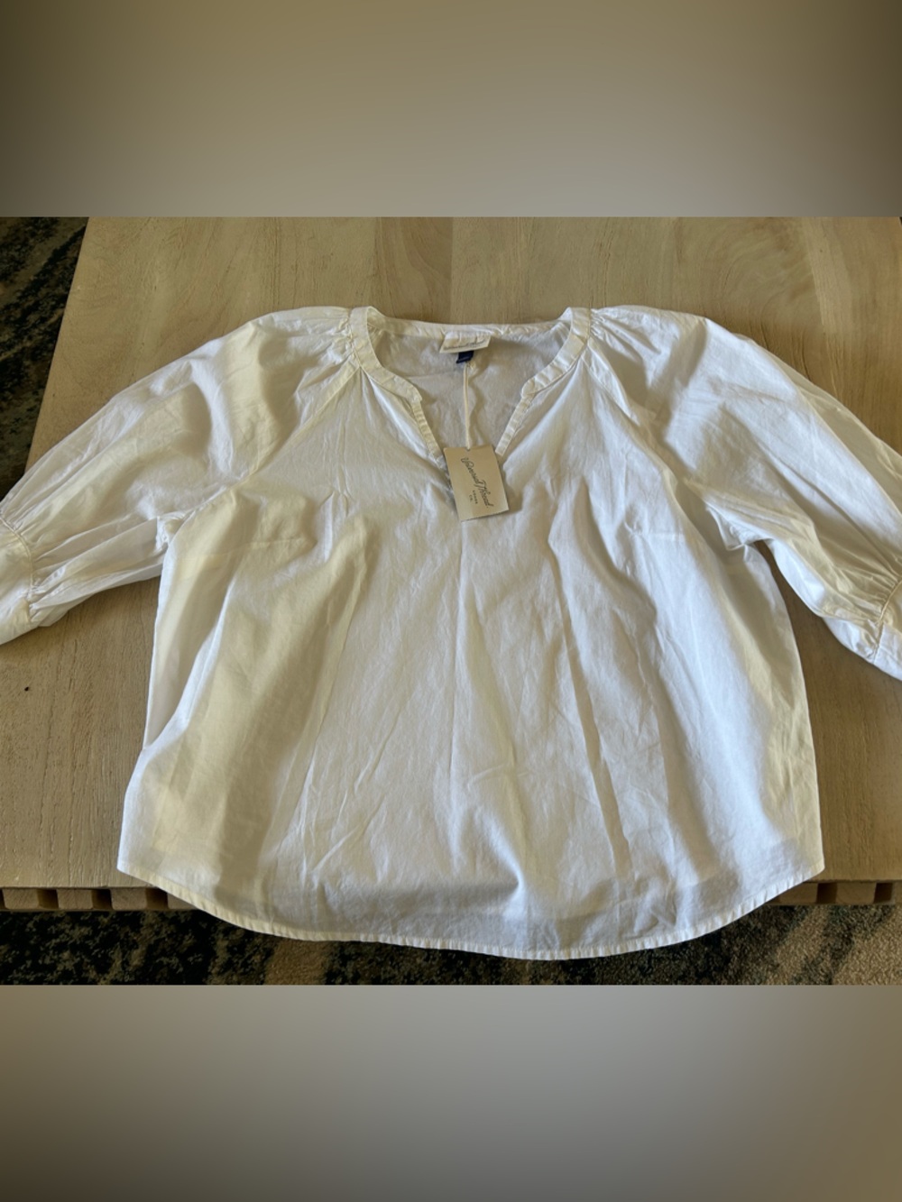 White Peasant Blouse with V-Neck
Universal threads NWT